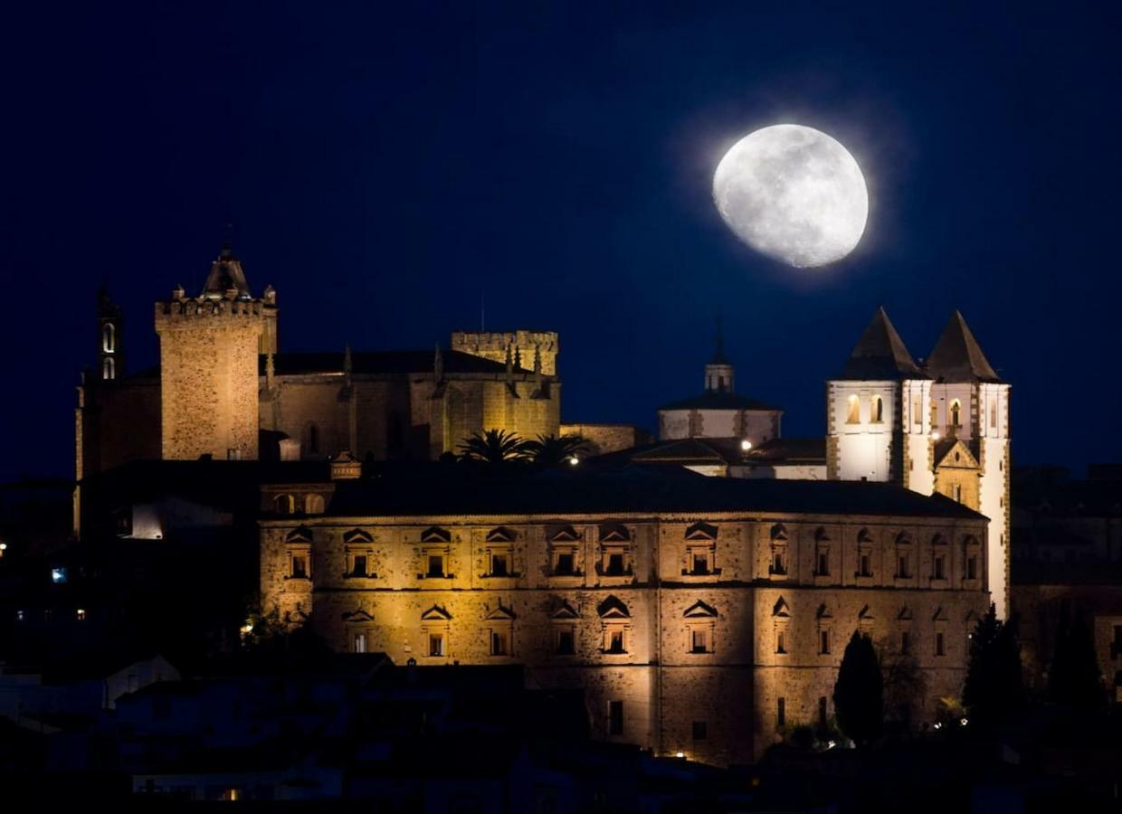 Apartamento Ciudad Monumental Caceres Exterior photo